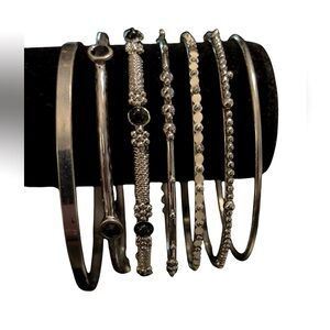 ✨ 7 Vintage Silver-Tone Bangles with Black Accents ✨